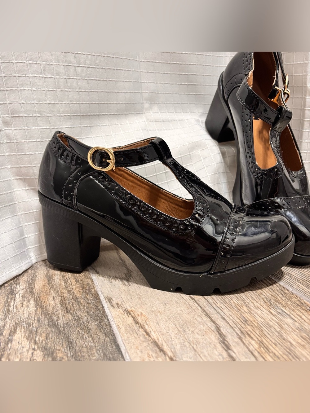 Dadawen Black Mary Jane Chunky Platform Heel T-Strap Shoe Shiny y2K Womens 8.5 - Picture 2 of 8